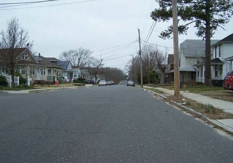 2nd image of 124 W Reading Ave