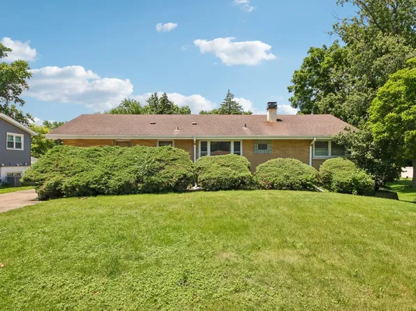 418 Highland Rd, Willowbrook, IL 60527