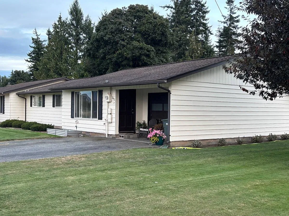 W King Tut Rd, Lynden — Photo 2