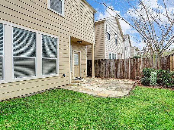 3rd image of 1902 Harwood Springs Dr