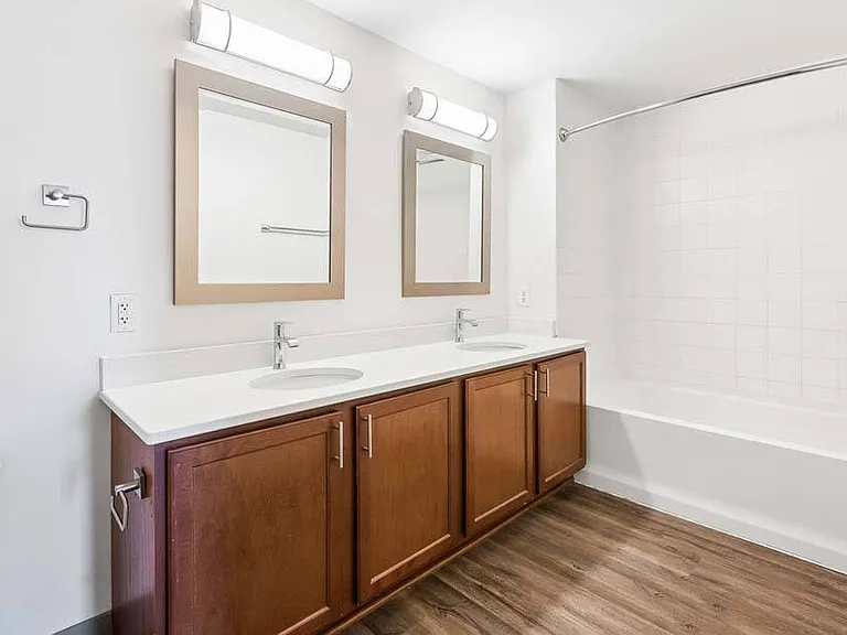 Midtown Crossing Apartments — Photo 120