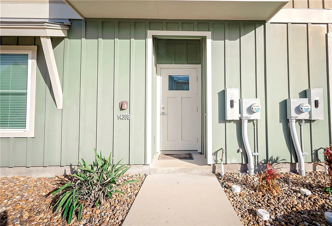 3 bed, 3.0 bath, 1482 sqft, $2,450 — Photo 2