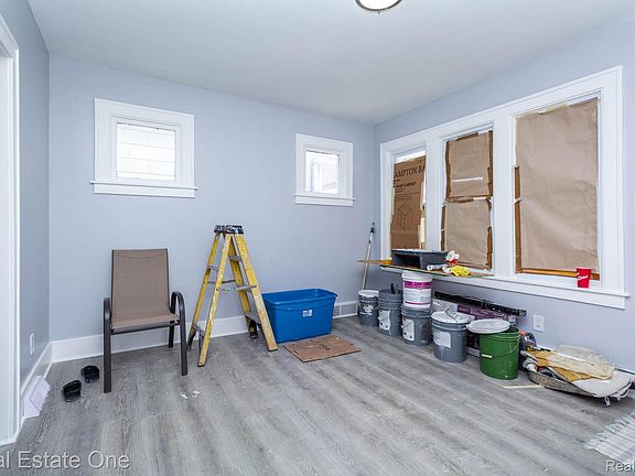 5th image of 8704 Smart St