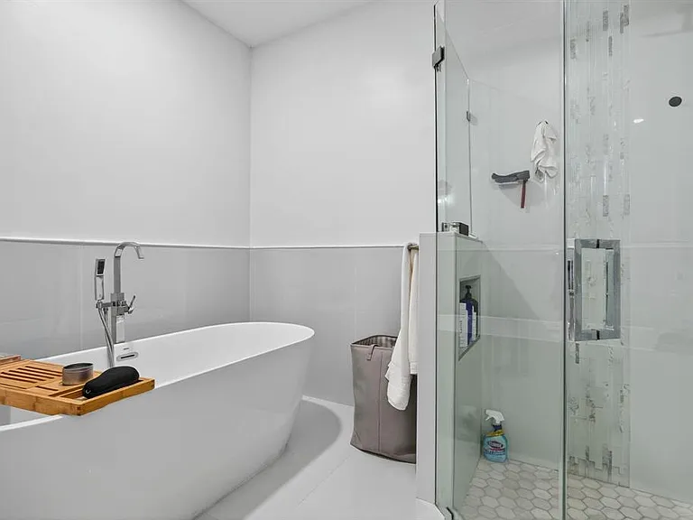 11910 Glenmore Dr — Photo 36
