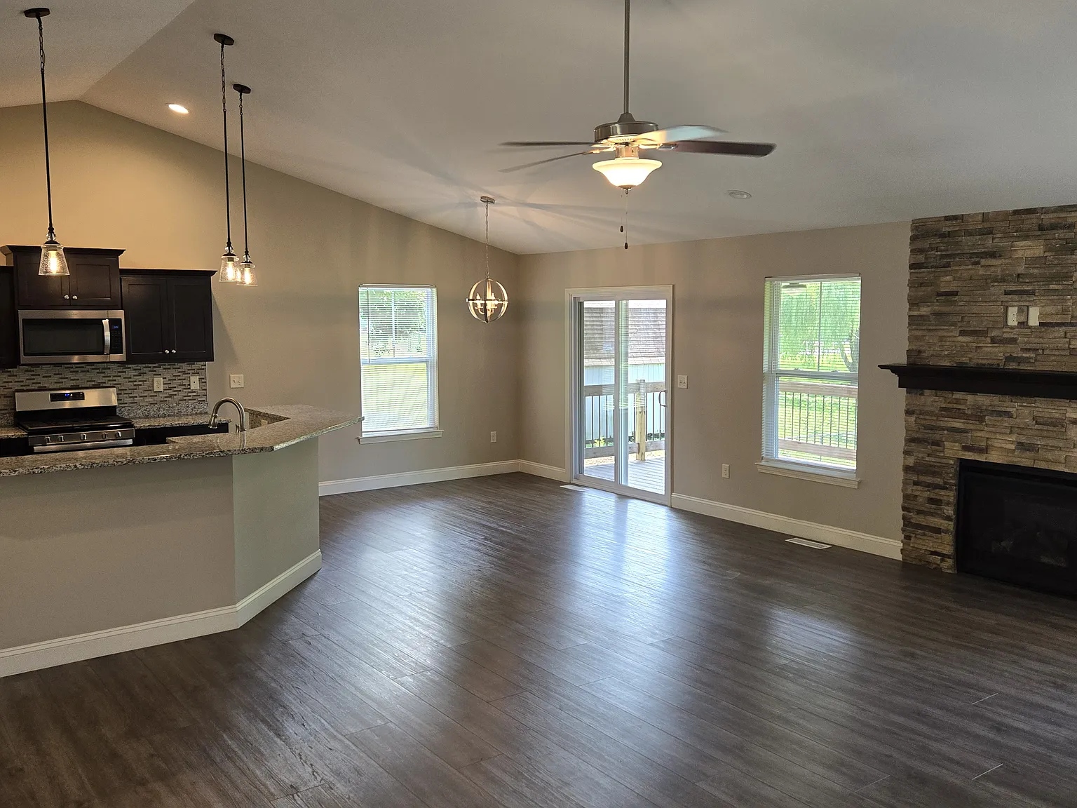 4 bed, 1800 sqft, $3,000 — Photo 3