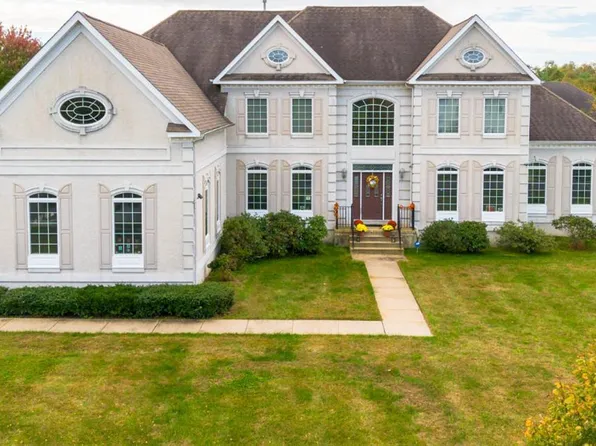 10 Angelo Ct, Monroe Township, NJ 08831