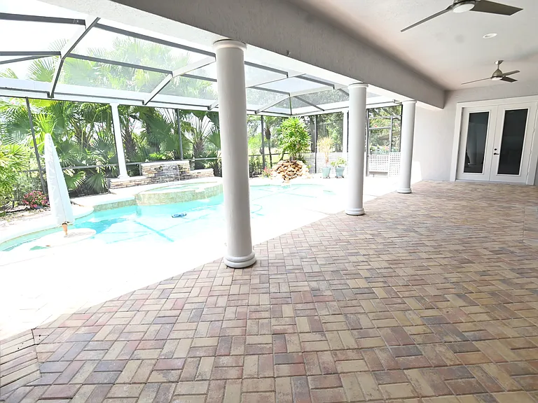 8122 Whitford Ct — Photo 18