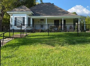 906 10th St, Huntsville, TX 77320