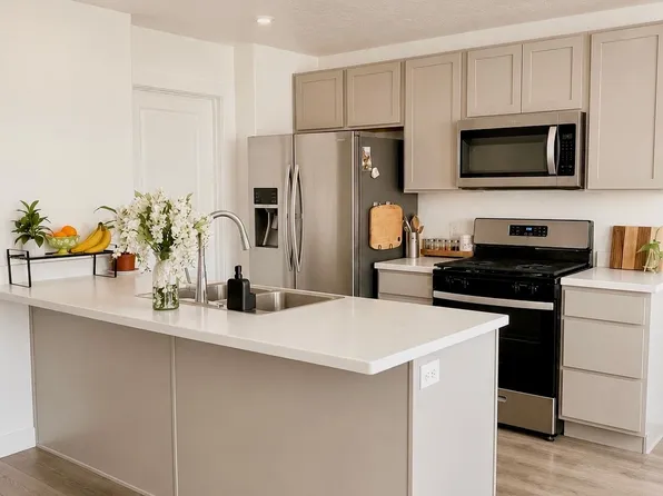 305 E Serenity Ave, Tooele, UT 84074