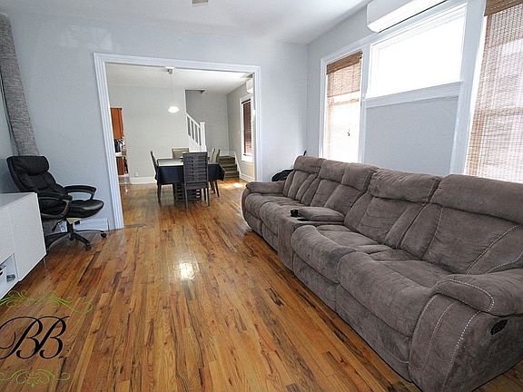 4th image of 4014 Avenue