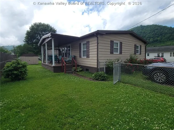 136 Wiseman St, East Bank, WV 25067