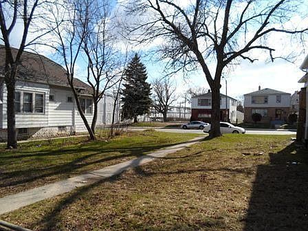 3rd image of 3263 N 35th St