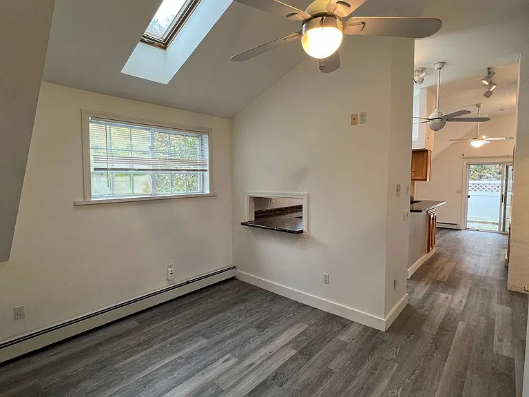 122 Lafayette Rd — Photo 3