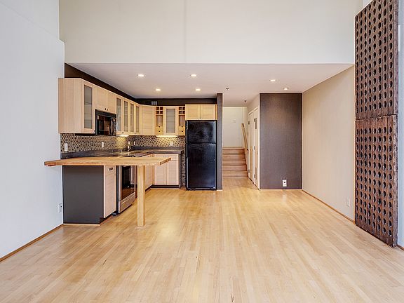 5th image of 701 Minnesota St APT 209