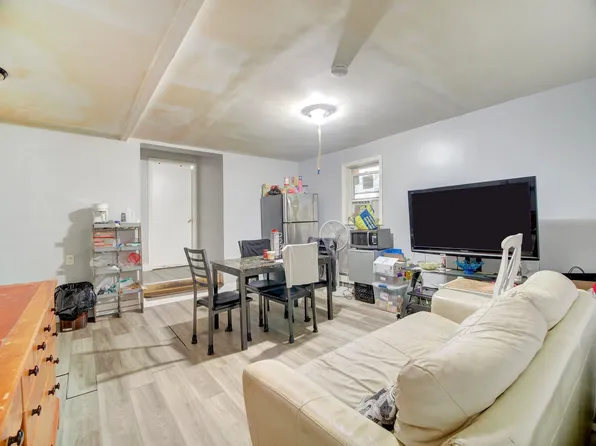 991 Broadway image 14 of 22