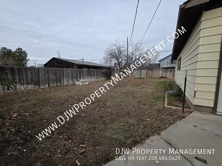 624 W Linden St — Photo 15