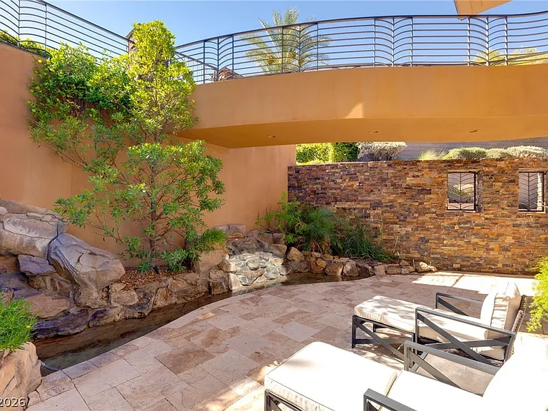 2 Castle Oaks Ct — Photo 46