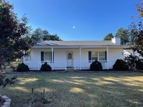 3200 Mecklinburg Dr, Bolivar, TN 38008