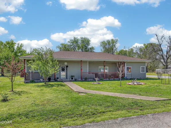 1102 E Sycamore St, Columbus, KS 66725