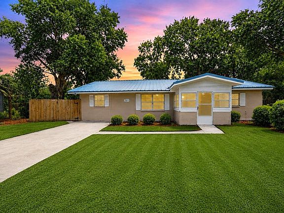 2nd image of 205 2ND AVENUE SE