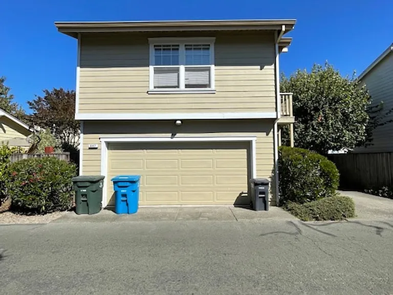 647 McGinnis Cir — Photo 16