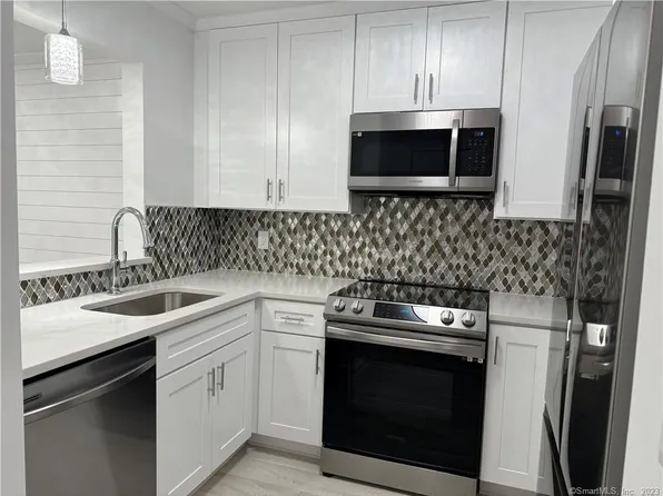 71 Far View Commons #71, Southbury, CT 06488