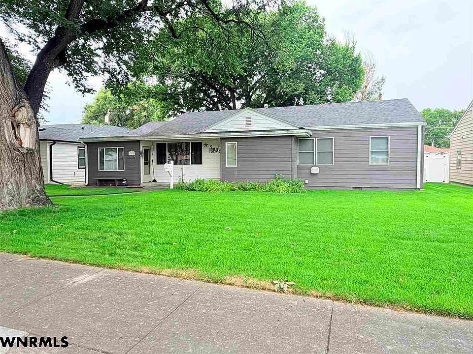 1st image of 2818 6th Ave