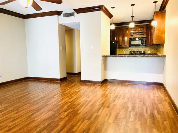 7083 N Holiday Dr, Galveston, TX 77550