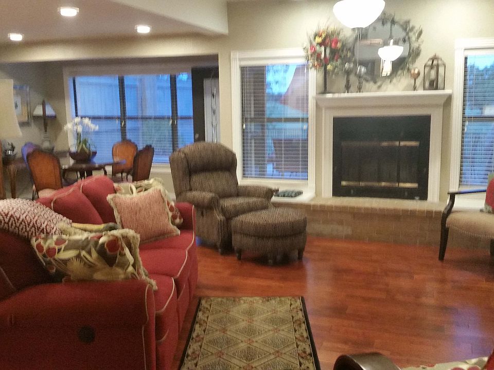 1st image of 435 NW Chimney Creek Dr