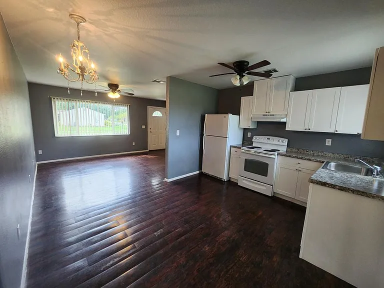 3985 Avanti Cir — Photo 7