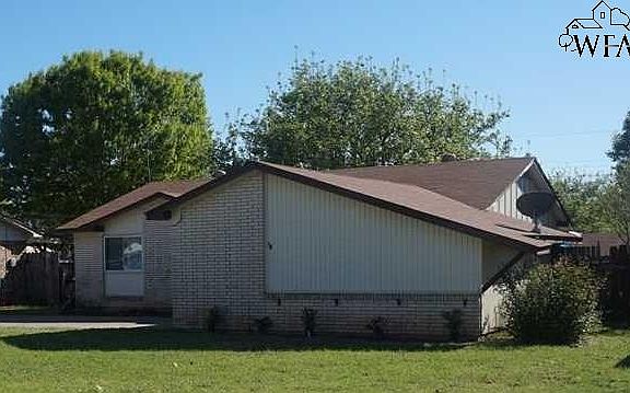 2nd image of 1009 W Cornelia Ave