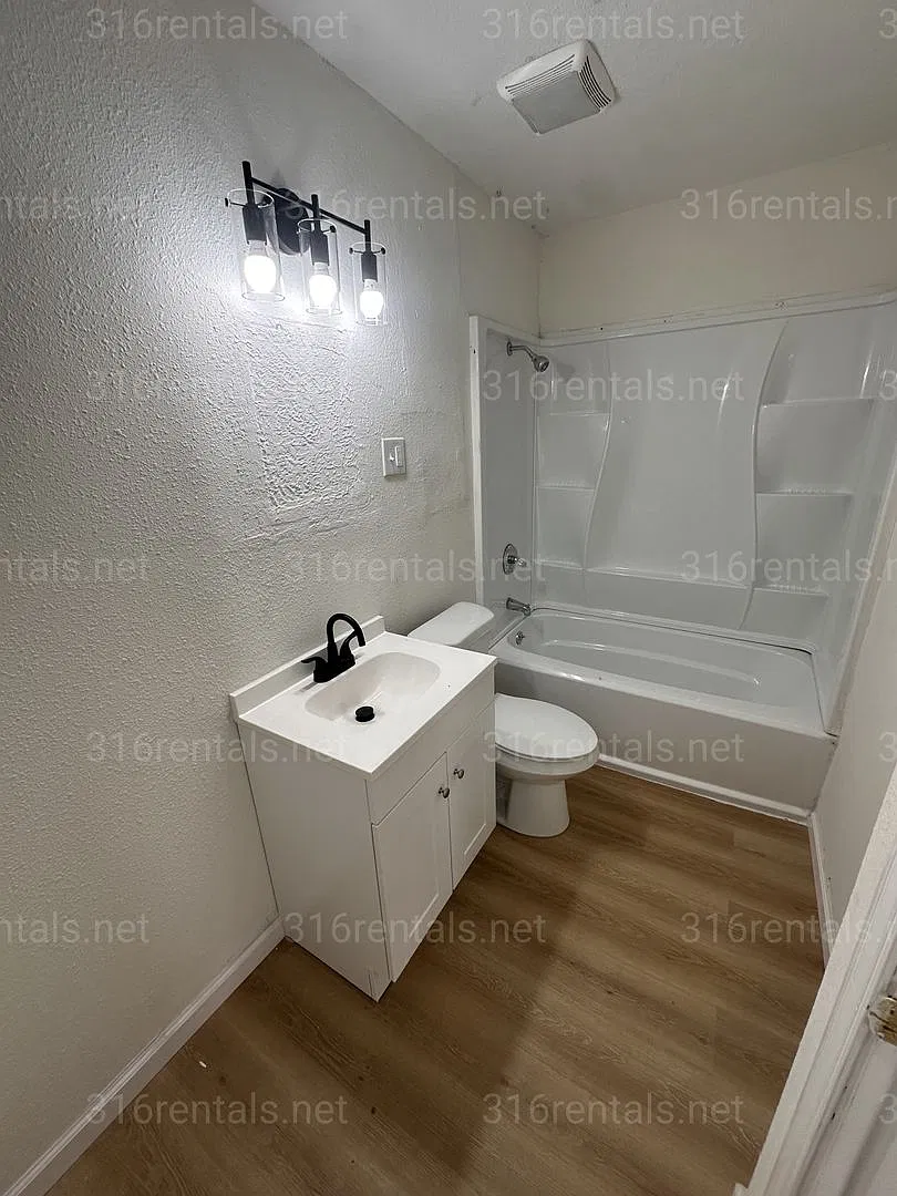 $925 - 3 bedroom/ 1 bathroom - Single Family Home — Photo 3