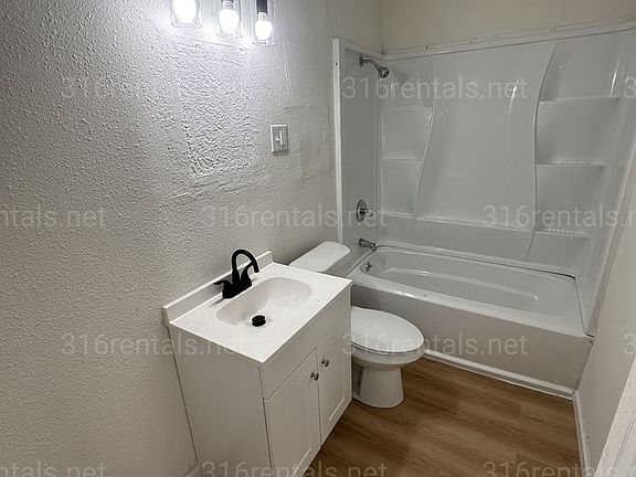 3rd image of 1018 N Volutsia Ave