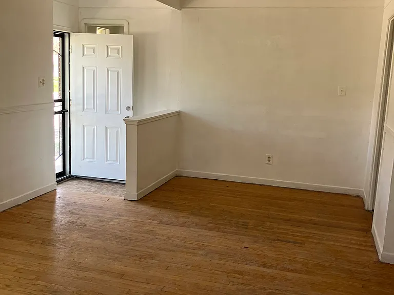 16316 Manning St — Photo 5