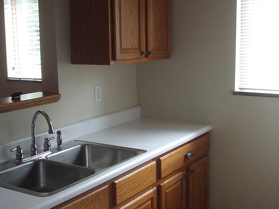 5th image of 698 Springs Dr