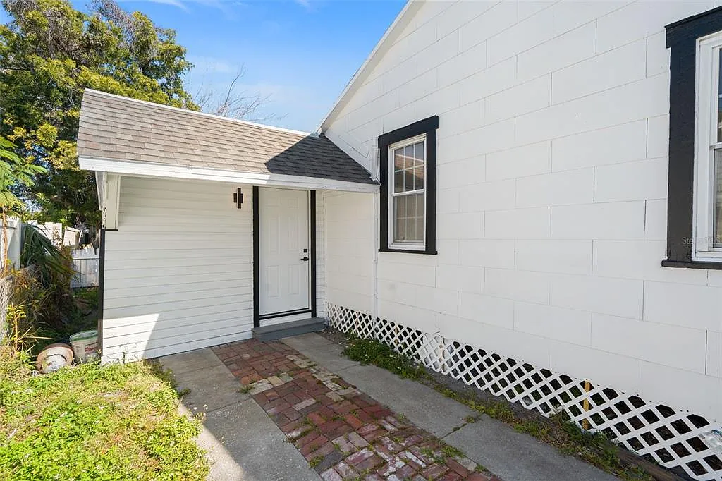 1 bed, 1.0 bath, 240 sqft, $1,200 — Photo 1