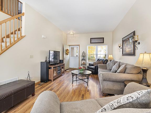3rd image of 5812 Emerald Pointe Dr