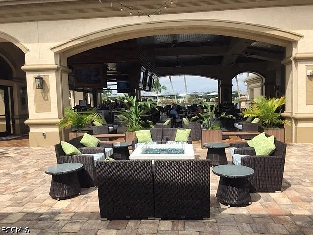 2 bed, 2.0 bath, 1096 sqft, $4,000 — Photo 3