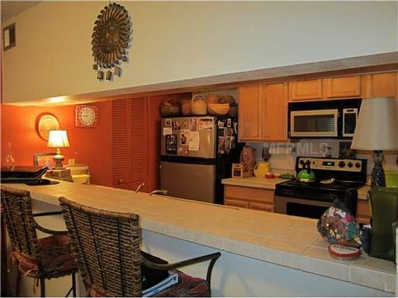 Breakfast Bar & Kitchen