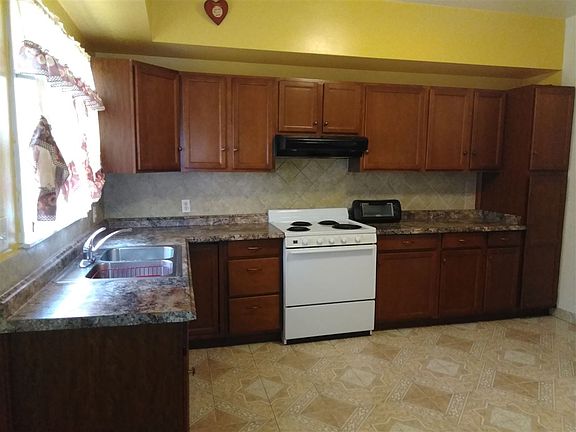 4th image of 1522 Evergreen St