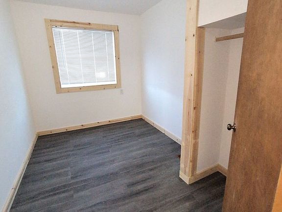5th image of 375 Main St