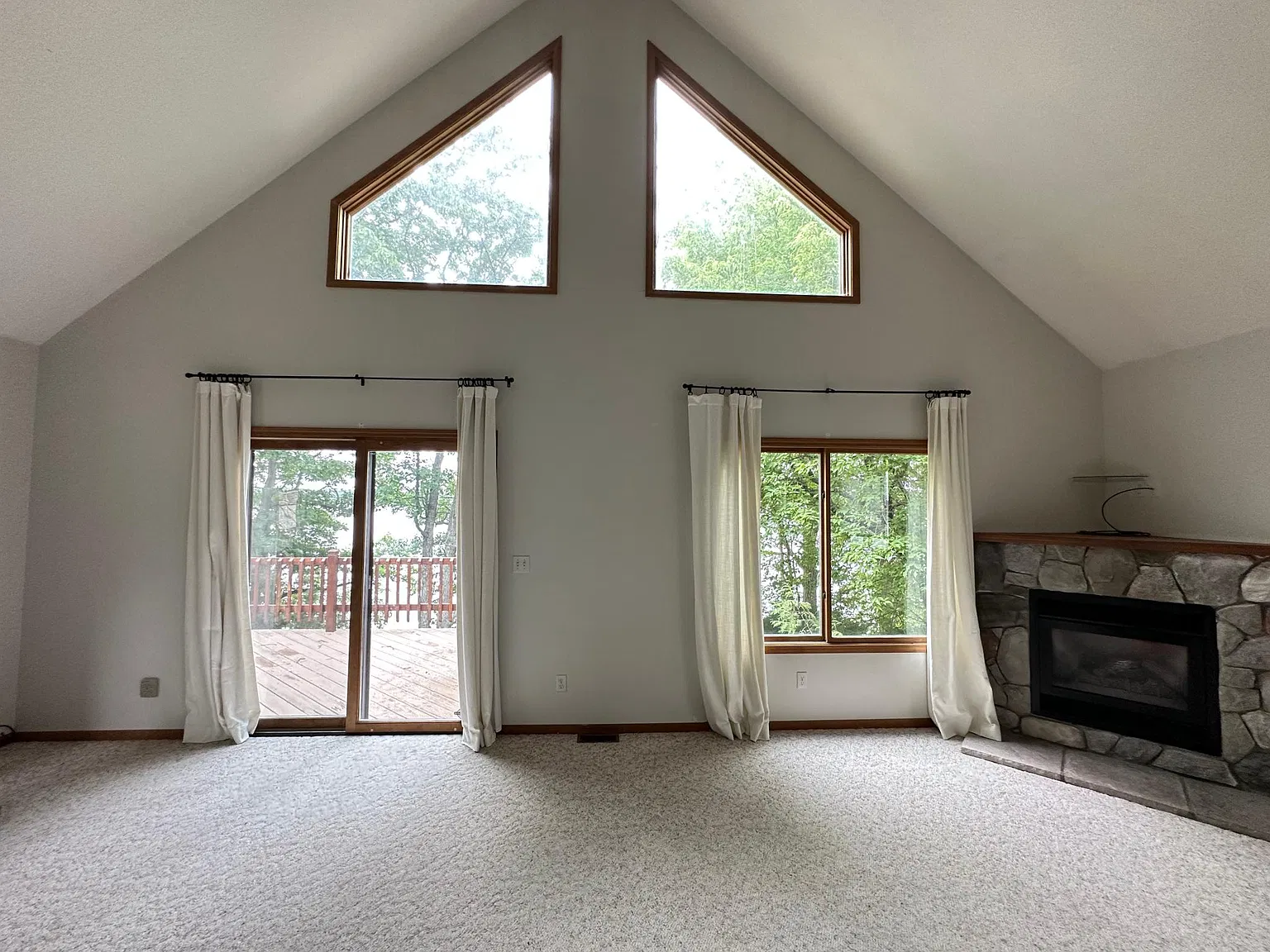540 E State St — Photo 3