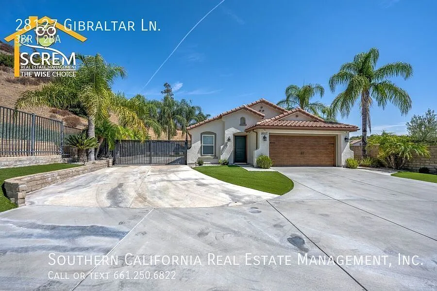 Single Story Three Bedroom Home in Castaic — Photo 2