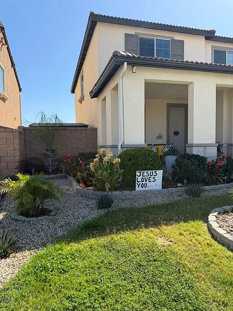 3 bed, 2.5 bath, 2250 sqft, $3,650 — Photo 3