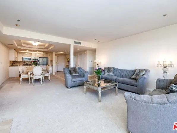575 S Barrington Ave APT 303, Los Angeles, CA 90049
