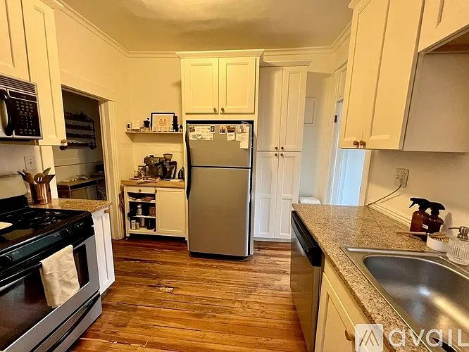 2441 N Vine St — Photo 12