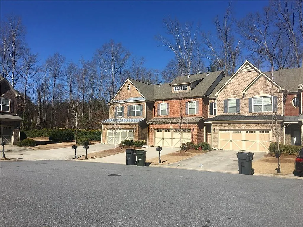 3 bed, 2.5 bath, 1913 sqft, $2,650 — Photo 1