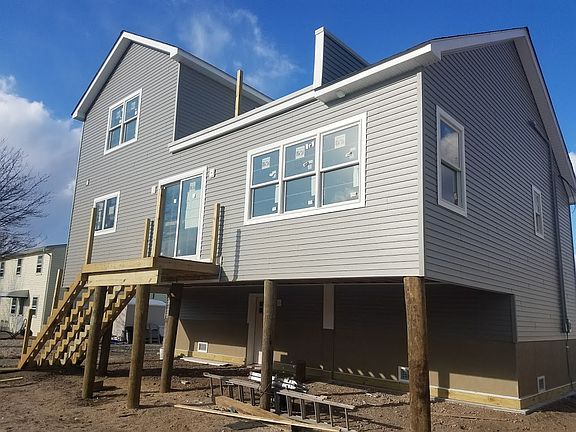3rd image of 218 Rosewood Dr
