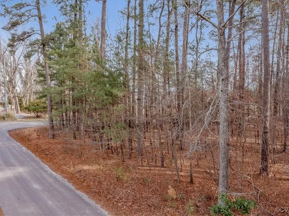 Sloope Point Rd, Spring Grove, VA 23881