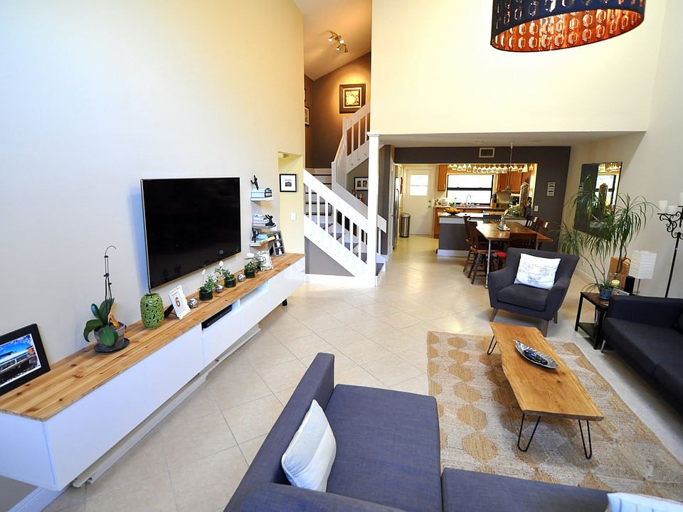1st image of 2046 Cove Ln
